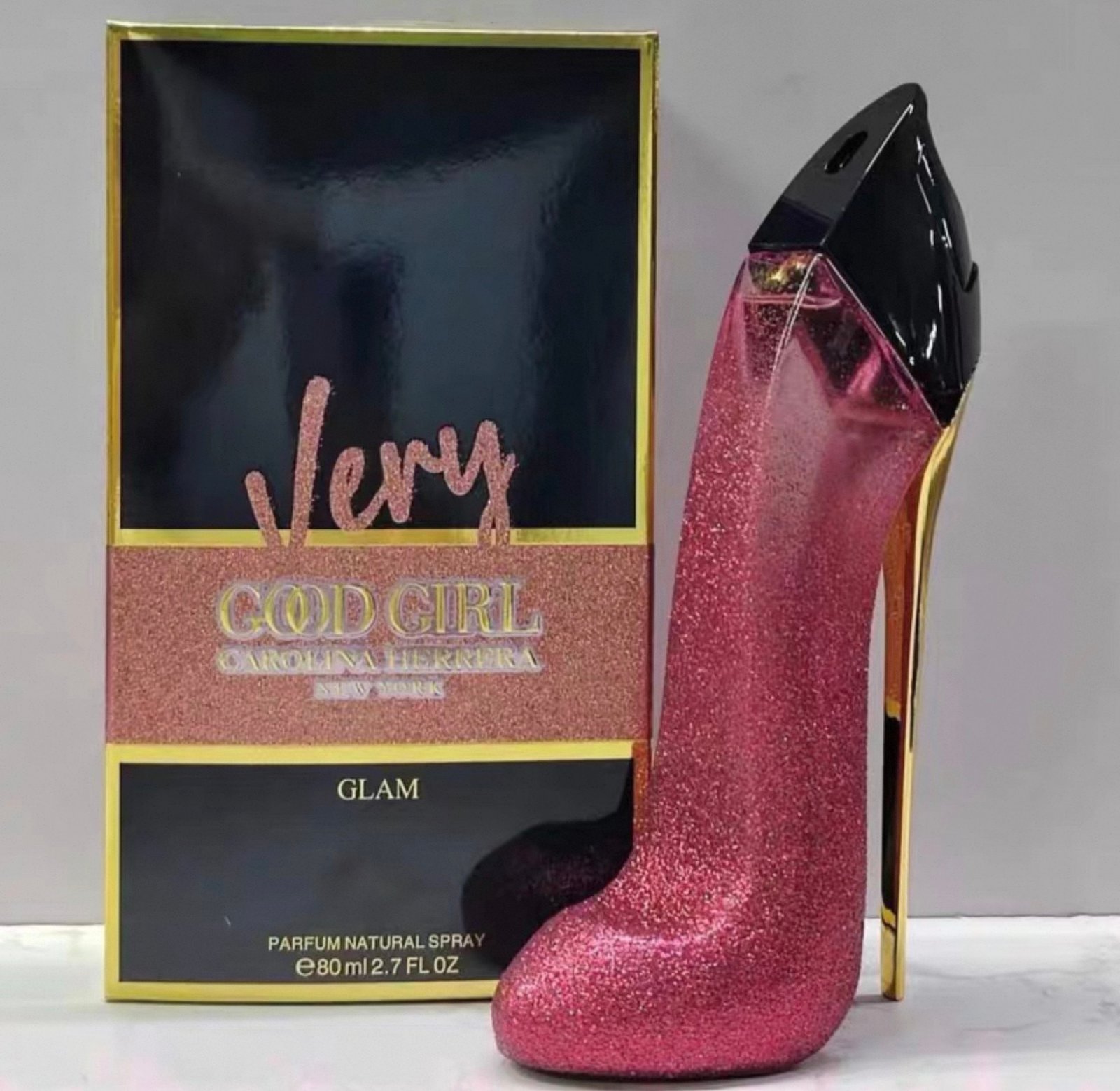 Screenshot Carolina Herrera Fearless Glamorous Queen - Image 1